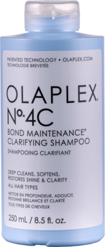 Olaplex No. 4C Bond Maintenance Clarifying Shampoo w jasnoniebieskiej butelce 250ml, widok z przodu.
