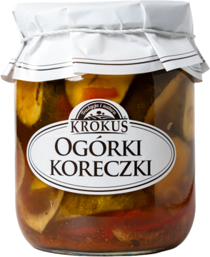 Słoik Krokus Ogórki Koreczki konserwowe z zielonymi ogórkami i papryką, biała etykieta, widok z przodu.