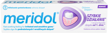 Pasta Meridol w białym opakowaniu. Niebieskie logo, fioletowa grafika z zębem i dziąsłami, szybka ulga dla podrażnionych.