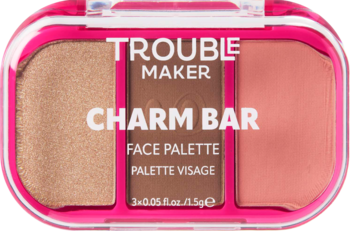 Paleta Trouble Maker Charm Bar 3w1 z matowym różem, bronzerem i kremowym rozświetlaczem, w różowym etui, widok z góry.