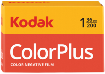 Żółto-czerwone pudełko filmu negatywowego Kodak ColorPlus 200, 36 klatek, widok z przodu.