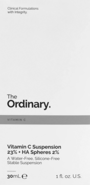 The Ordinary Vitamin C Suspension 23% + HA Spheres 2%, serum w białym pudełku, widok z przodu. Pojemność 30ml.