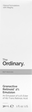 Białe pudełko The Ordinary Granactive Retinoid 2% Emulsion 30ml, widok z przodu, z czytelnym, czarnym tekstem.