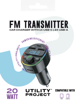 Czarny transmiter FM Utility Project, ładowarka 20W z USB-C, 2x USB-A, cyfrowym wyświetlaczem, widok pod kątem.
