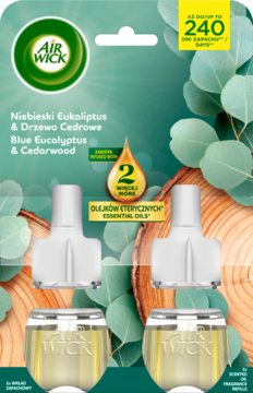 Air Wick Blue Eucalyptus & Cedarwood zapas do odświeżacza, 2 buteleczki z olejkiem, na tle liści eukaliptusa.