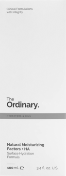 Opakowanie The Ordinary Natural Moisturizing Factors + HA 100ml, białe pudełko z szarym paskiem, widok z przodu.
