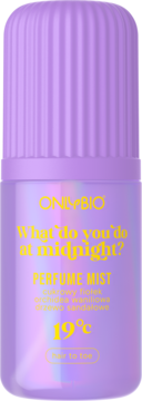 Fioletowy, iryzujący ONLYBIO Perfume Mist 'What do you do at midnight?' w butelce z żebrowaną nakrętką, widok z przodu.