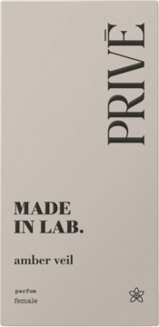 Jasnoszare pudełko perfum MADE IN LAB. PRIVE Amber Veil dla kobiet, pionowy napis PRIVE, widok z przodu.