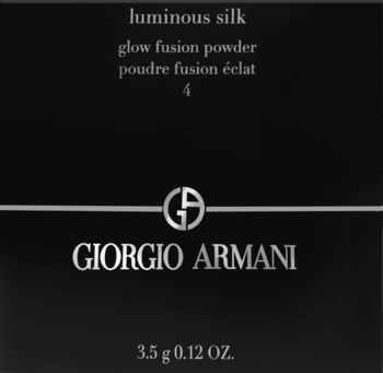 Czarne pudełko pudru Giorgio Armani Luminous Silk Glow Fusion Powder z białym logo i tekstem, widok z przodu.