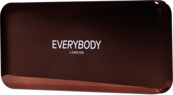 Zamknięta, błyszcząca paleta Everybody London Luminous Face Palette, brązowa, prostokątna, widok z góry pod kątem.