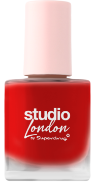 Czerwony lakier do paznokci Studio London by Superdrug w kwadratowej butelce z jasnym wieczkiem, widok z przodu.