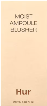 Beżowe opakowanie Hur Moist Ampoule Blusher 20ml, z brązowym tekstem i logo, widok z przodu.