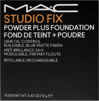 Czarne pudełko matującego podkładu MAC Studio Fix Powder Plus Foundation, z białymi i pomarańczowymi napisami, widok z przodu.