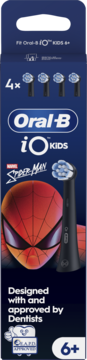 Ciemnoniebieskie opakowanie Oral-B iO Kids 4 końcówek do szczoteczki ze Spider-Manem, widok z przodu, dla dzieci 6+.