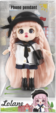 Lalka Lolane z różowymi warkoczami, w mundurku marynarskim, czarnym kapeluszu, jako zawieszka na telefon.