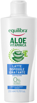 Biała butelka Equilibra Aloe Vitaminica Mleczko po opalaniu, 200ml, z Wit. E, widok z przodu.