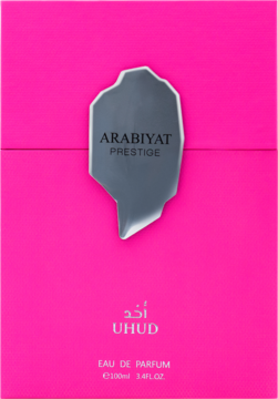 Frontowe ujęcie różowego pudełka wody perfumowanej Arabiyat Prestige Uhud 100ml, z srebrnym, nieregularnym logiem.