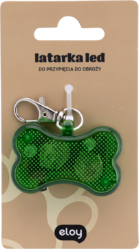 Zielona latarka LED dla psa w kształcie kości, do obroży, z metalowym karabińczykiem na opakowaniu.