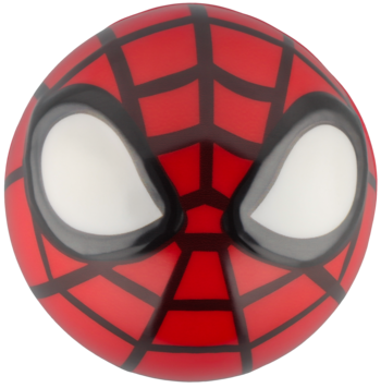 Zbliżenie na czerwoną piłkę antystresową z białymi oczami i czarną pajęczyną, stylizowaną na maskę Spider-Mana.