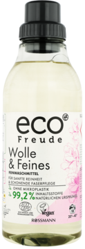 Eco Freude płyn do prania Wolle & Feines, 99,2% naturalny, w przezroczystej butelce na czarnym tle.