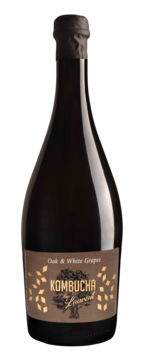 Ciemna butelka Kombucha by Laurent Oak & White Grapes, brązowa etykieta z drzewem dębu, widok z przodu.