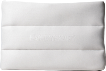 Biała pikowana, pojemna kosmetyczka typu puff EVERYBODY, widok z przodu, idealna do podróży.