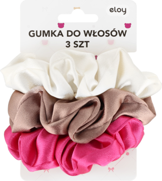 Zestaw 3 satynowych gumek do włosów (scrunchie) w bieli, brązie i fuksji, widok z przodu na wieszaku.