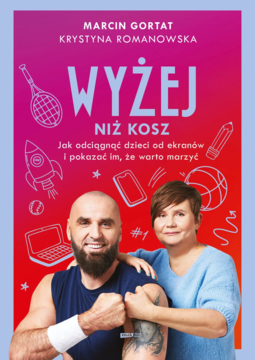 Książka "Wyżej niż kosz" Gortata i Romanowskiej, dwójka uśmiechniętych autorów na tle ikon o sporcie i ekranach.