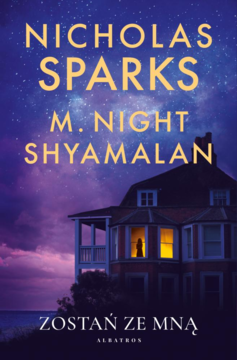 Okładka książki 'Zostań ze mną' Nicholas Sparks/M. Night Shyamalan, dom z podświetlonym oknem na tle gwiaździstego nieba.