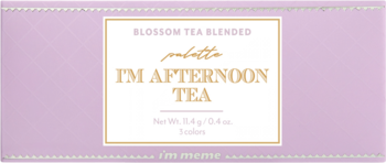 Fioletowa paleta różów I'm Meme I'm Afternoon Tea Blusher Palette, z przodu napis Blossom Tea Blended.