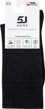 Czarne skarpetki 5.J z jonami srebra, z czesanej bawełny, w białym opakowaniu 'Made in Poland', widok z przodu.