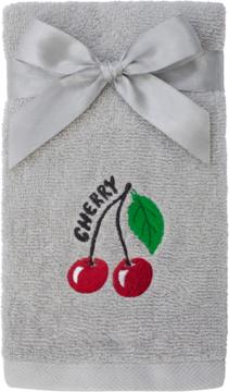 Szary bawełniany ręcznik z haftem dwóch czerwonych czereśni, napisem CHERRY i srebrną kokardą u góry.