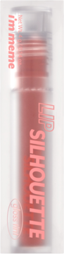 I'm Meme Lip Silhouette Gloss Tint Dandy Brick w przezroczystej tubce. Widoczny czerwonobrązowy płyn, pionowy napis.