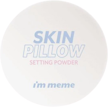 Okrągły, biały puder matujący I'm Meme Skin Pillow Setting Powder, widok z góry, z różowo-niebieskim napisem.