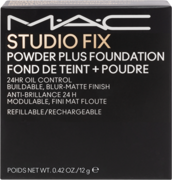 Matujący podkład w pudrze MAC Studio Fix Powder Plus Foundation w czarnym opakowaniu, kontrola sebum, widok z przodu.