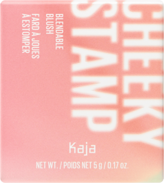 Róż Kaja Cheeky Stamp w różowym pudełku z białymi napisami, widok z przodu. Blendable Blush, 5g.
