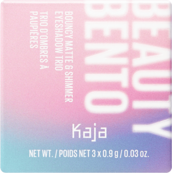 Kaja Beauty Bento Bouncy Matte & Shimmer Eyeshadow Trio, kwadratowe opakowanie, gradient róż-błękit, widok z przodu.