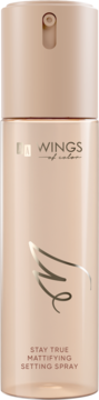 Beżowy Stay True Mattifying Setting Spray AA Wings of Color w butelce z atomizerem, widok z przodu.