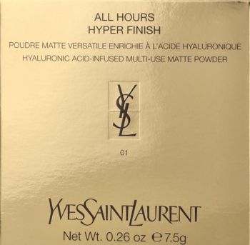 Złote opakowanie pudru YSL All Hours Hyper Finish, matujący puder z kwasem hialuronowym, widok z przodu.
