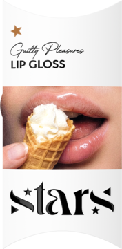 Lśniące usta z błyszczykiem Guilty Pleasures, zbliżenie na kobietę jedzącą mały wafelek z kremem.