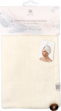 MOMO WAY turban bawełniany beżowy do osuszania włosów, złożony w opakowaniu, z brązowym guzikiem.