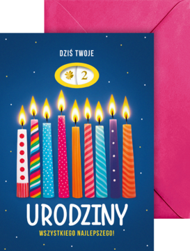 Karnet urodzinowy z ustawianą cyfrą 2 i kolorowymi świeczkami, z boku widoczna różowa koperta.