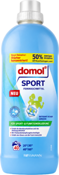 Jasnoniebieski płyn do prania Domol Sport do odzieży sportowej i funkcjonalnej, butelka z białym korkiem, widok z przodu.