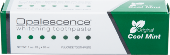 Opalescence Whitening Toothpaste Original Cool Mint w białym pudełku z zielonym paskiem, widok pod kątem.