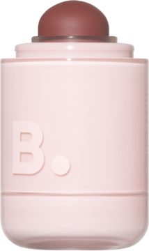 Kremowy róż w sztyfcie B. w pasteloworóżowym, matowym opakowaniu z brązowym kopułkowym aplikatorem, widok z przodu.