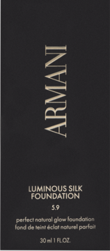 Czarne opakowanie podkładu Giorgio Armani Luminous Silk Foundation 5.9, z złotymi napisami, widok z przodu.
