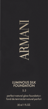 Czarne opakowanie podkładu Giorgio Armani Luminous Silk 5.3 z pionowym złotym logo, widok z przodu.