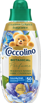 Coccolino Botanical Perfume, płyn do płukania Heavenly Fresh 50 prań, biała butelka z misiem i kwiatami.