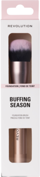 Opakowanie pędzla Revolution Buffing Season Foundation Brush. Widoczna główka z różowymi końcówkami i miedziana rączka.