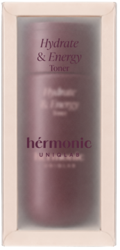 Nawilżający toner hérphonic Hydrate & Energy w ciemnej butelce, w jasnoróżowym opakowaniu z okienkiem, widok z przodu.